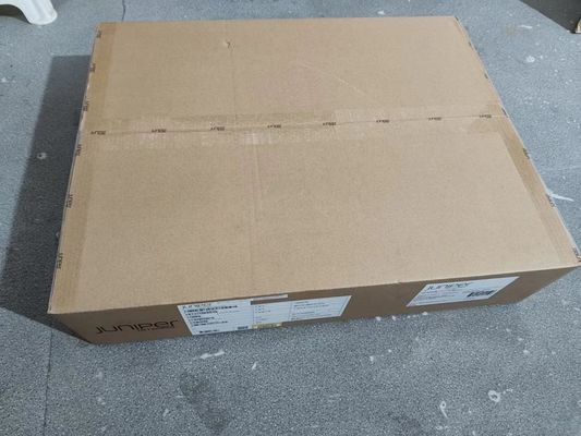 Assunzione del babordo di CA del commutatore 32x100G 1U di impresa di QFX5120-32C-AFO e scarico laterale del gruppo di alimentazione